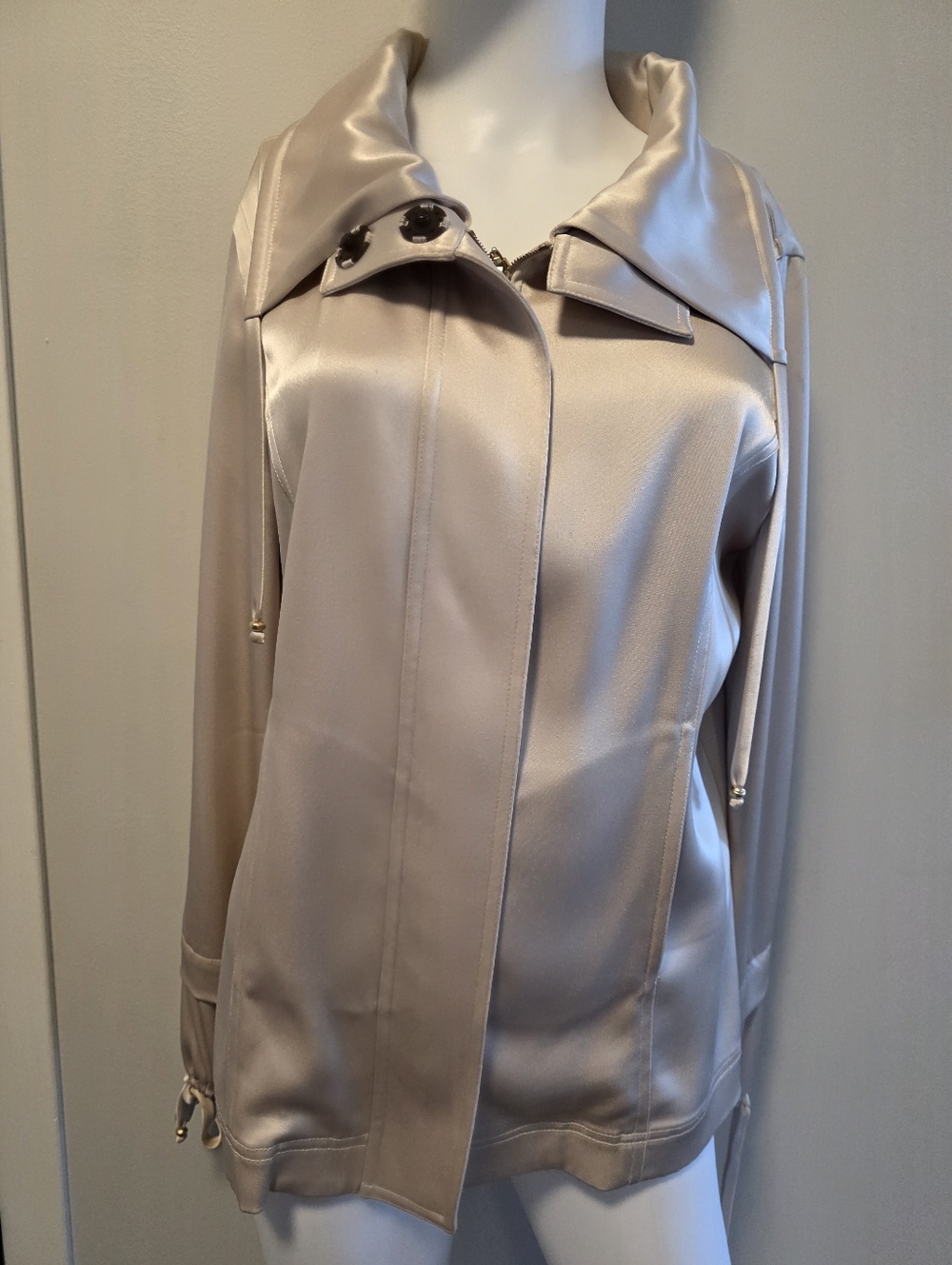 ST. John Women’s Satin Hooded Jacket in Light Beige